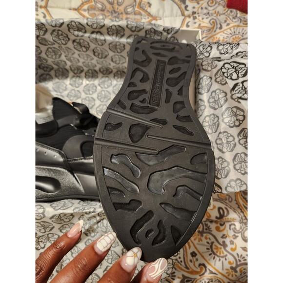 McQueen Men Oversized Runner - Picture 2 of 7